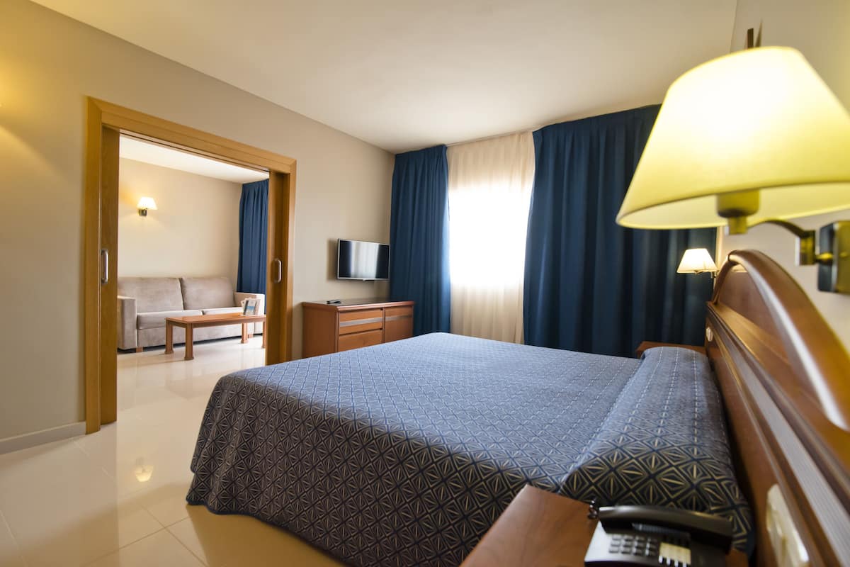 minibar, in-room safe, desk, blackout curtains