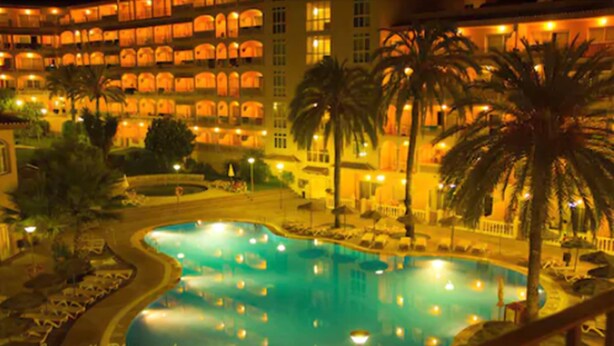 Seasonal outdoor pool, pool umbrellas, pool loungers - Bahia Tropical (Almunecar)
