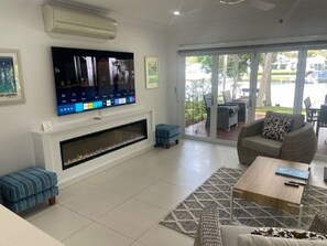 Premium-Apartment, 3 Schlafzimmer (Waterfront) | Wohnbereich
