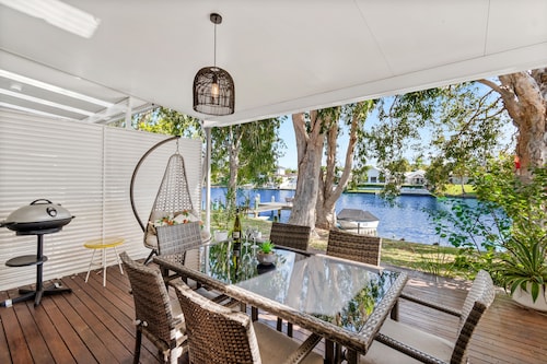 Noosa Entrance Waterfront Resort