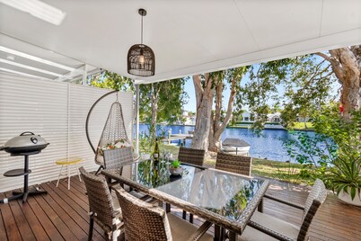 Noosa Entrance Waterfront Resort