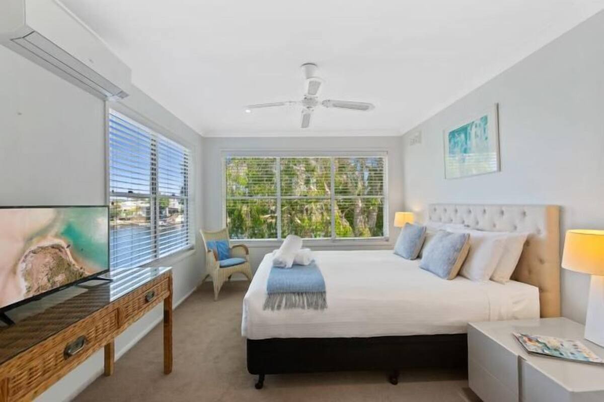 2 bedrooms, individually decorated, individually furnished