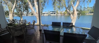 Noosa Entrance Waterfront Resort