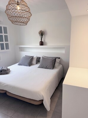 Apartment Type A-2 | 1 camera, una cassaforte in camera, tende oscuranti, Wi-Fi gratuito
