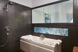 Suite, Garden Area | Jetted bathtub - El Jardín de Carrejo (Cabezon de la Sal)