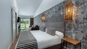 1 habitaciĂłn, minibar, caja de seguridad en la habitaciĂłn y escritorio