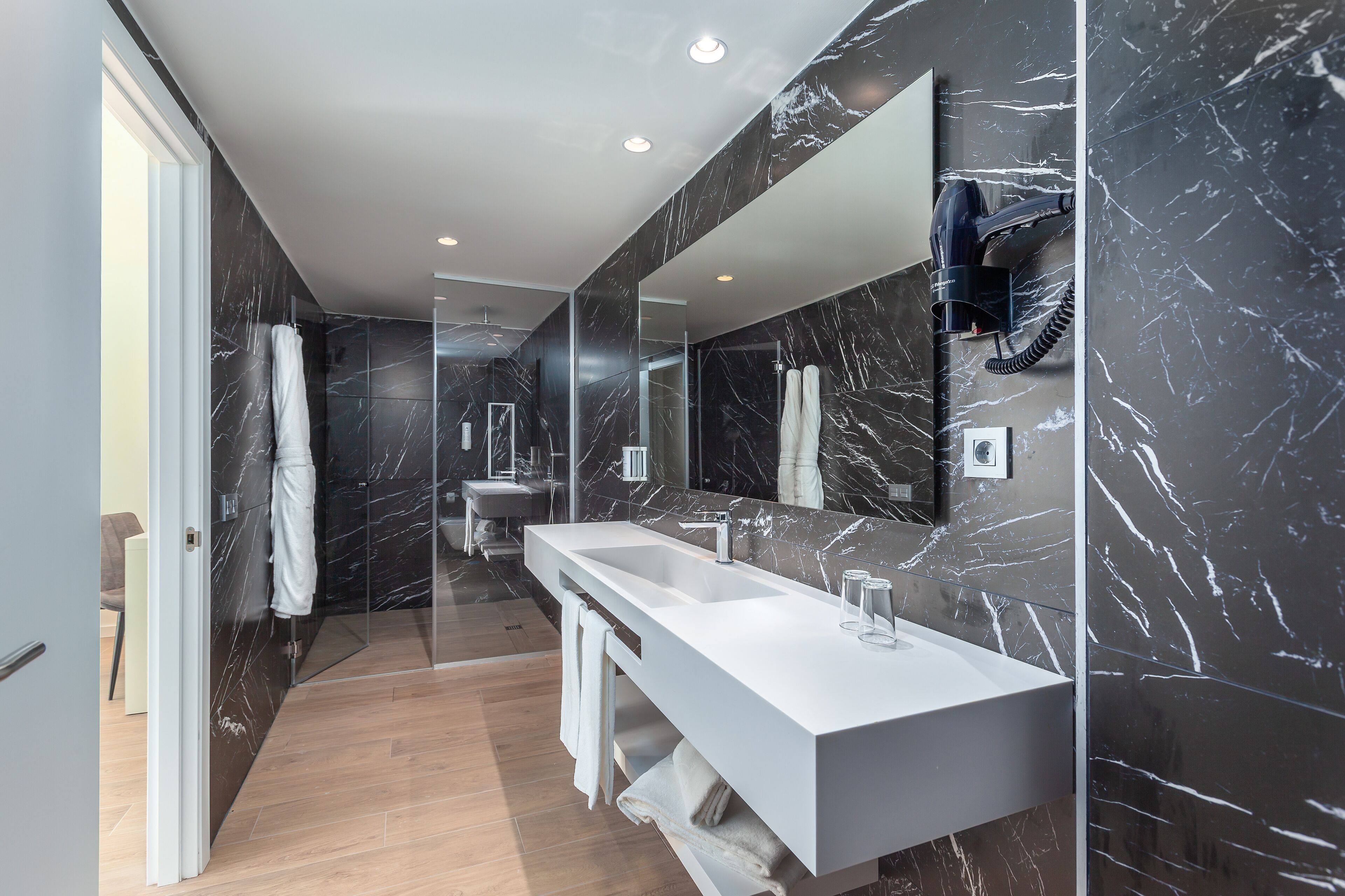 suite, terrace (adults only +18) | bathroom | shower, rainfall showerhead, free toiletries, hair dryer