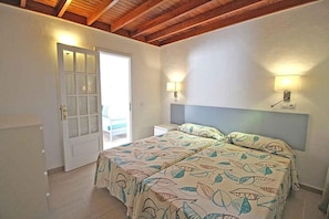 Room - Los Tulipanes (Tias)