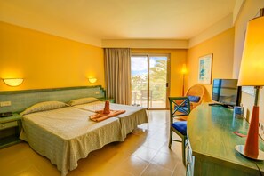 Desk, blackout drapes, bed sheets - SBH Costa Calma Beach Resort (Pajara)