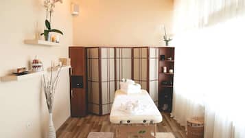 Behandlungsräume für Paare, Maniküre und Pediküre, Massageanwendungen