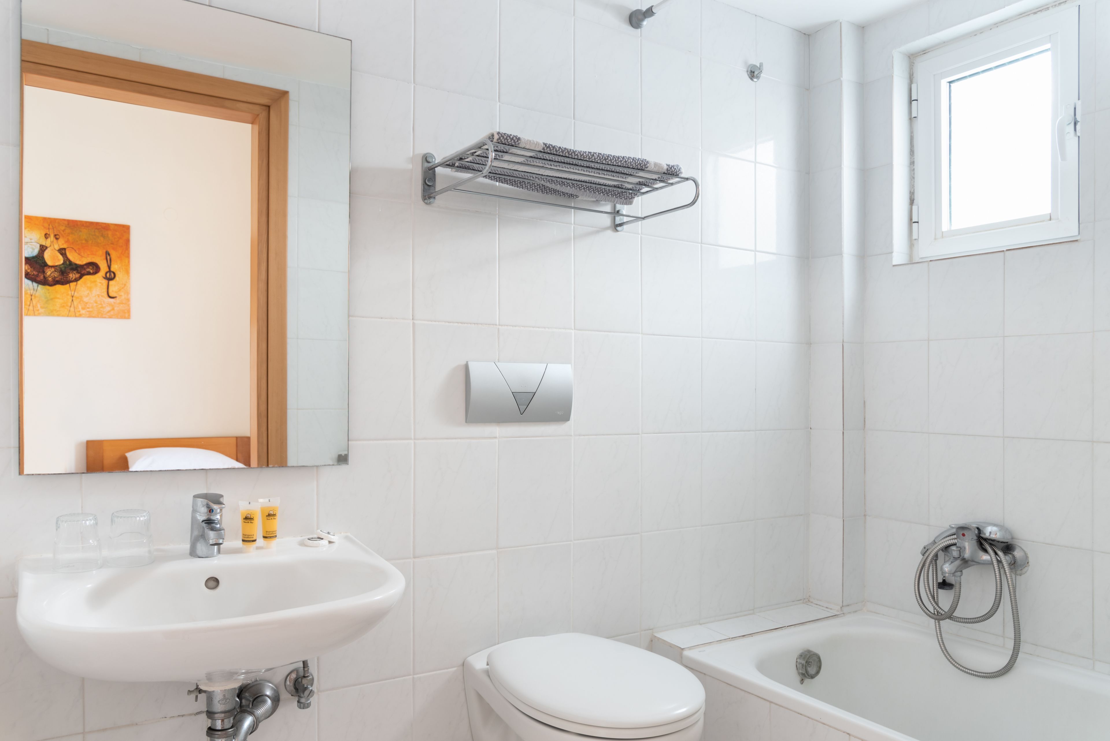 standard double room | bathroom shower