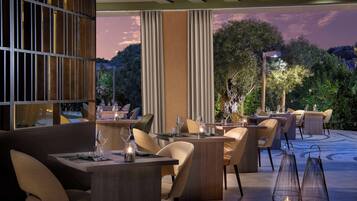 2 Restaurants, Frühstück, Abendessen, internationale Küche