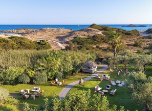 2 restaurants, breakfast, dinner served; international cuisine - Conrad Chia Laguna Sardinia (Domus de Maria)