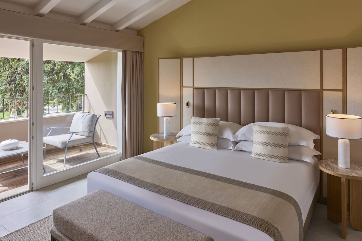 suite, 1 king bed with sofa bed (garden) | minibar, blackout curtains, free wifi, bed sheets