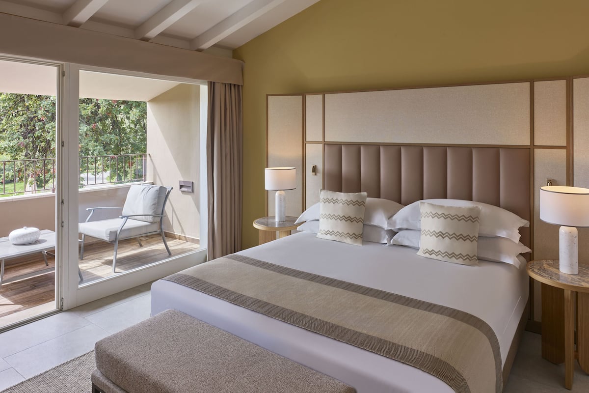 Suite, 1 kingsize bed met slaapbank (Garden) | Een minibar, verduisterende gordijnen, gratis wifi, beddengoed