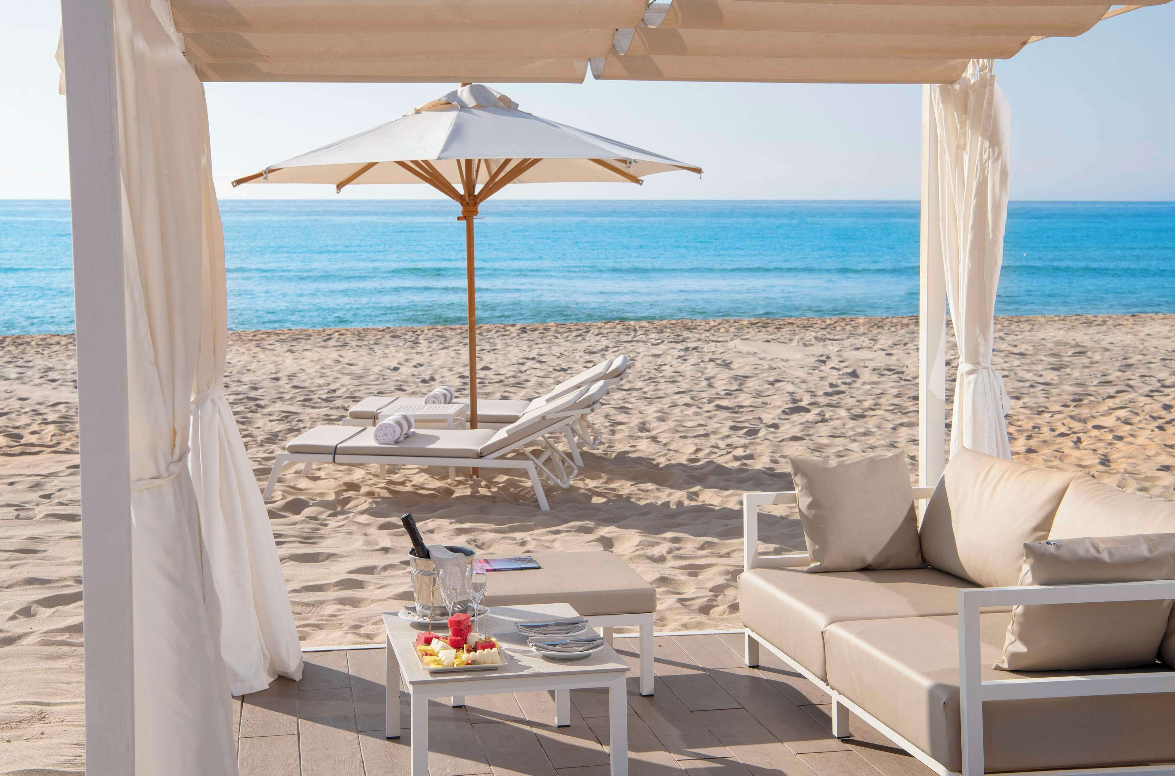 Private beach nearby, snorkelling