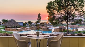 4 restaurants, breakfast, lunch, dinner served; international cuisine