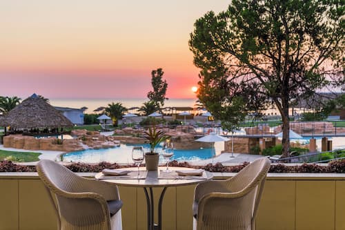 4 Restaurants; Frühstück, Mittagessen und Abendessen werden serviert