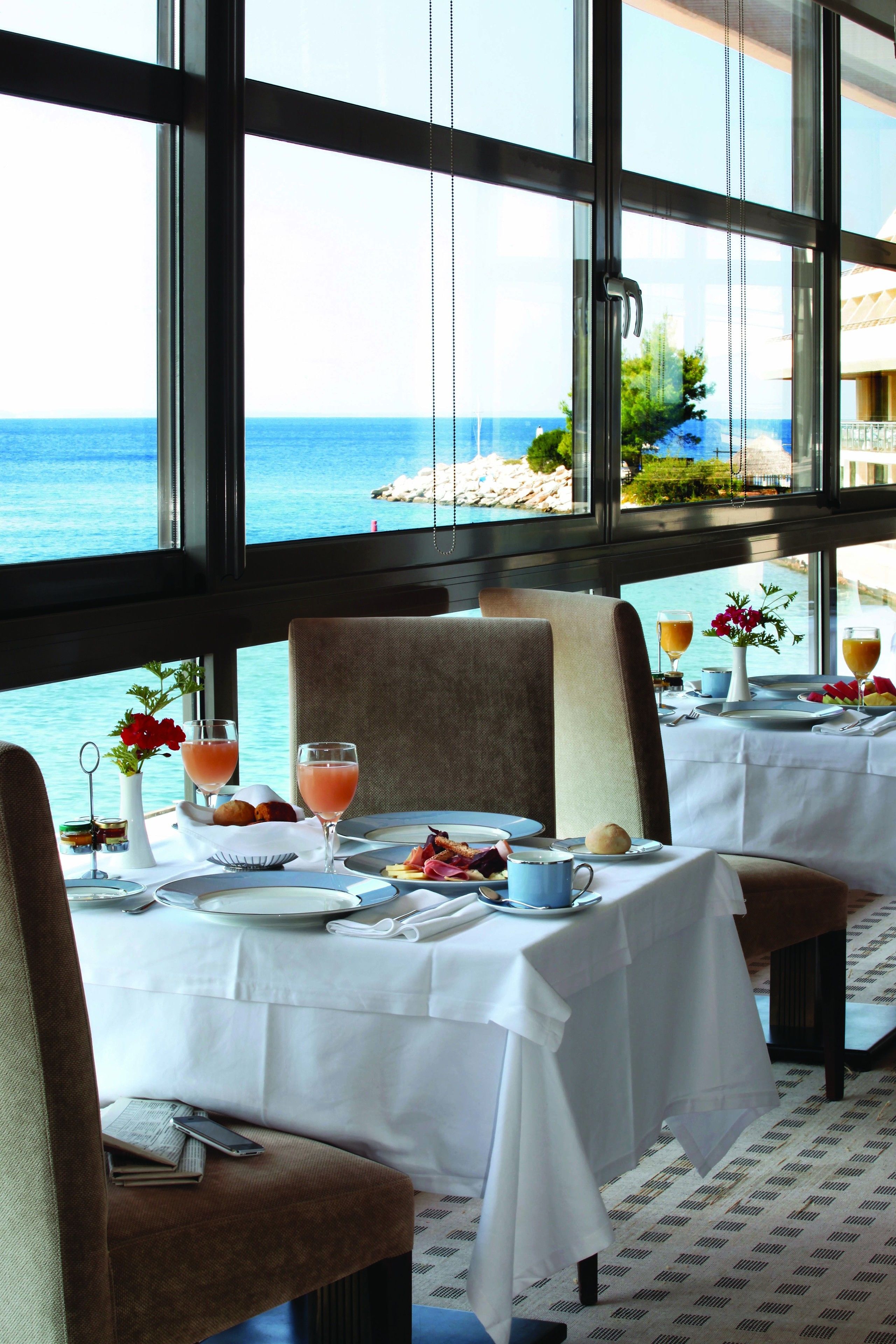 4 restaurants, breakfast, lunch, dinner served; international cuisine