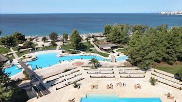 Indoor pool, seasonal outdoor pool, sun loungers