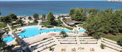 Indoor pool, seasonal outdoor pool, sun loungers