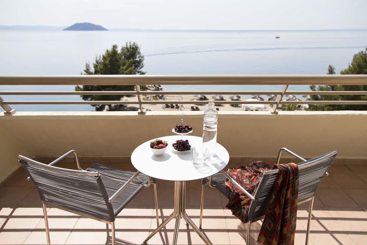 1 bedroom, premium bedding, minibar, in-room safe