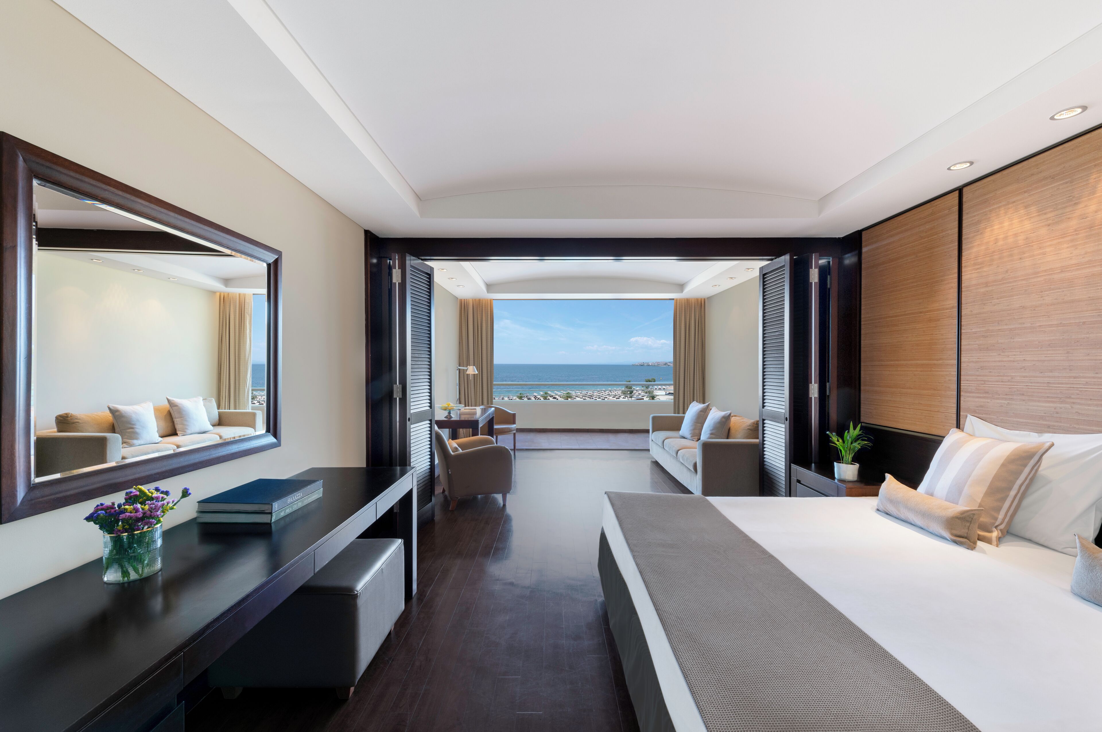 Family Suite Sea View | Premium bedding, minibar, in-room safe, desk