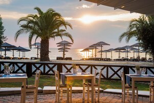 4 restaurantes, café da manhã, culinária internacional