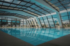 Indoor pool, seasonal outdoor pool, sun loungers - Porto Carras Meliton (Sithonia)