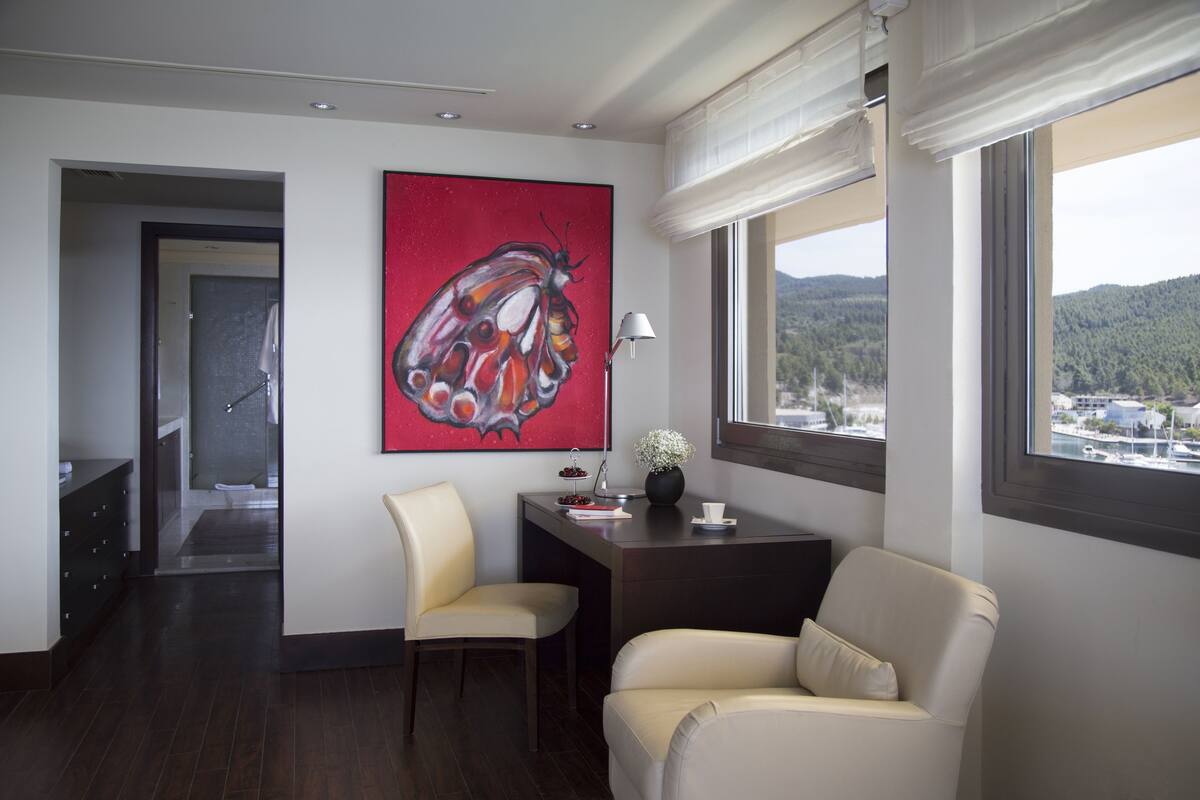 royal suite (sea or marina view) | 1 bedroom, premium bedding, minibar, in-room safe