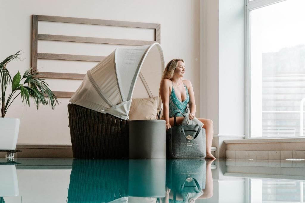 indoor pool, outdoor pool, open 7:00 am to 9:00 pm, free pool cabanas