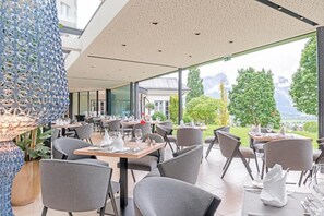 3 restaurants, breakfast, lunch served; local and international cuisine  - IMLAUER Hotel Schloss Pichlarn (Aigen im Ennstal)