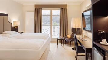 Deluxe Double Room, Balcony | Hypo-allergenic bedding, minibar, in-room safe, individually furnished