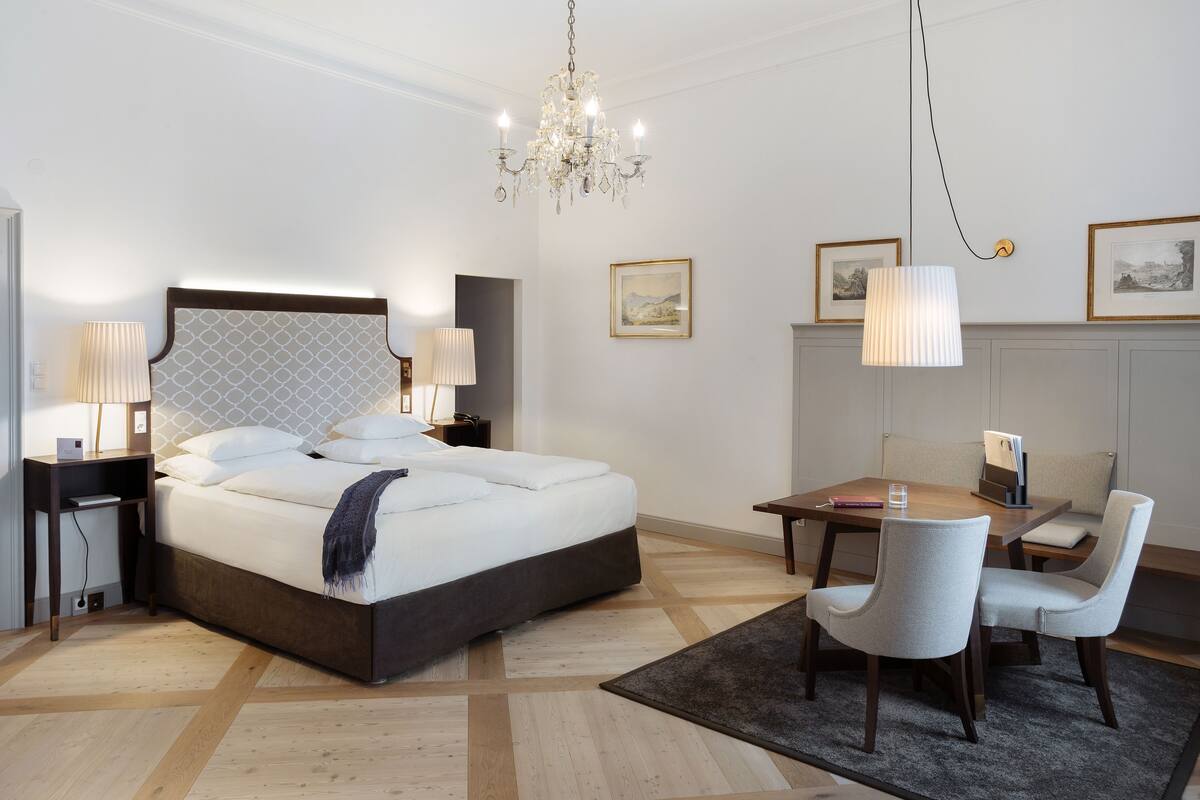 Suite júnior | Roba de llit hipoal·lergògena, minibar i caixa forta a l'habitació 