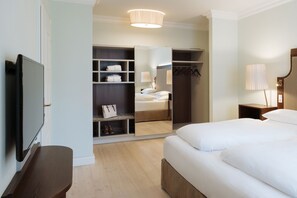 Hypo-allergenic bedding, minibar, in-room safe, individually furnished