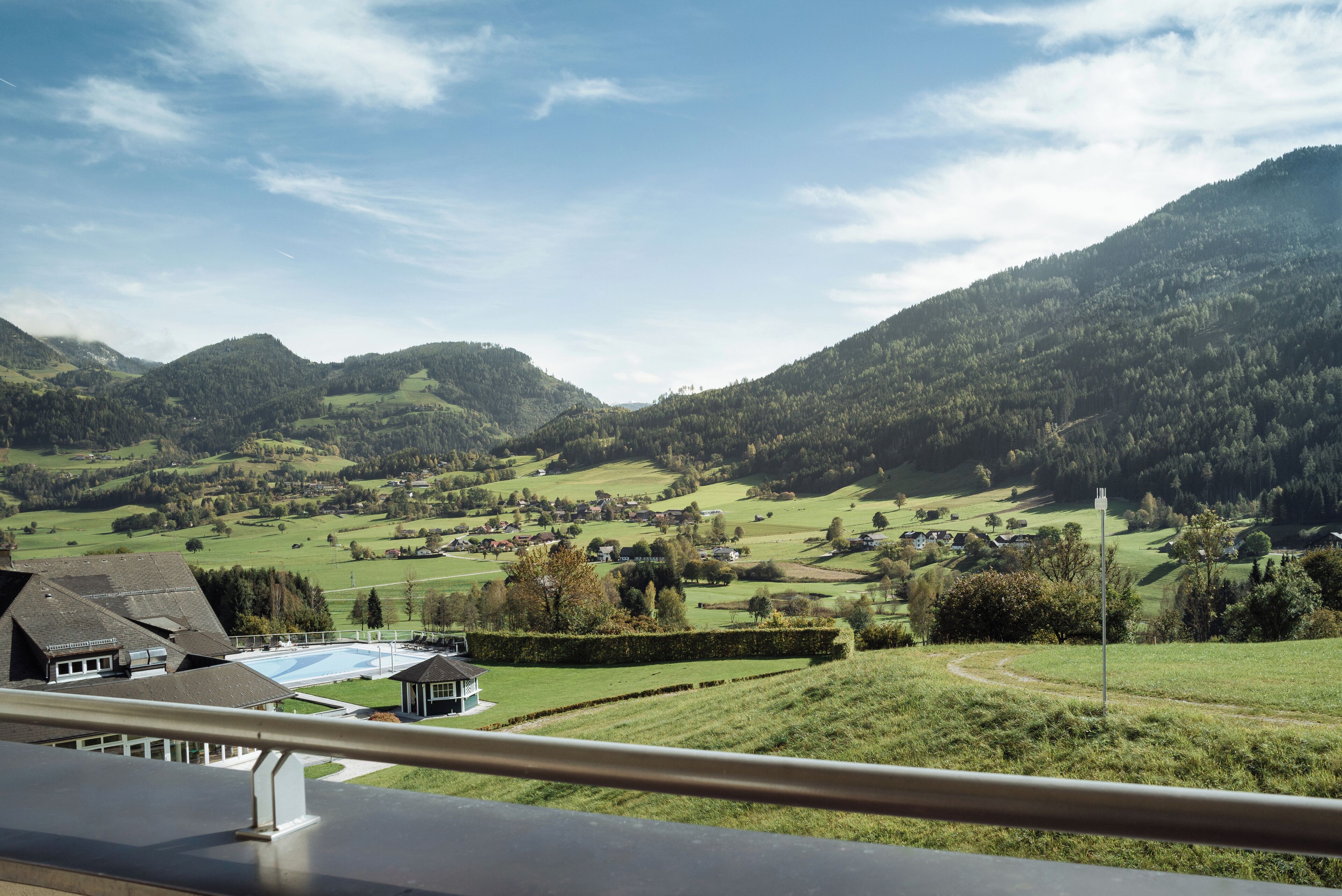 Hypo-allergenic bedding, minibar, in-room safe, individually furnished