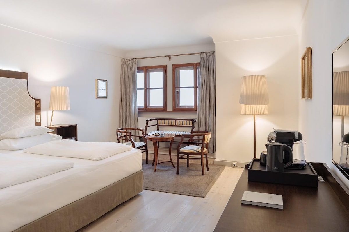 Hypo-allergenic bedding available, minibar, in-room safe, soundproofing