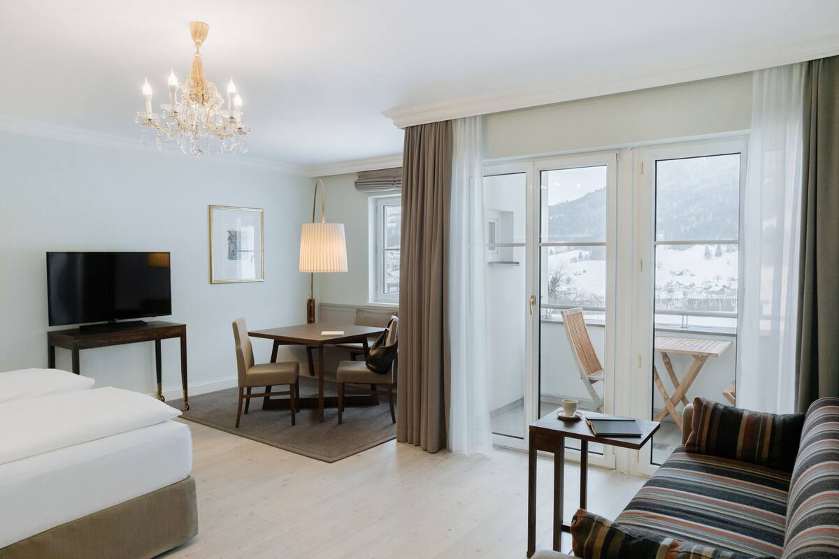 Suite júnior, balcó | Roba de llit hipoal·lergògena, minibar i caixa forta a l'habitació 