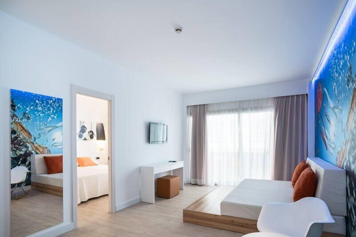 Junior-Suite, Balkon | Zimmersafe, kostenloses WLAN, Bettwäsche