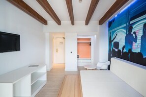Junior Suite, Balcony, Sea View | Interior