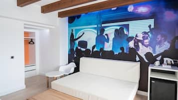Junior Suite, Balcony, Sea View | In-room safe, WiFi (free), bed sheets