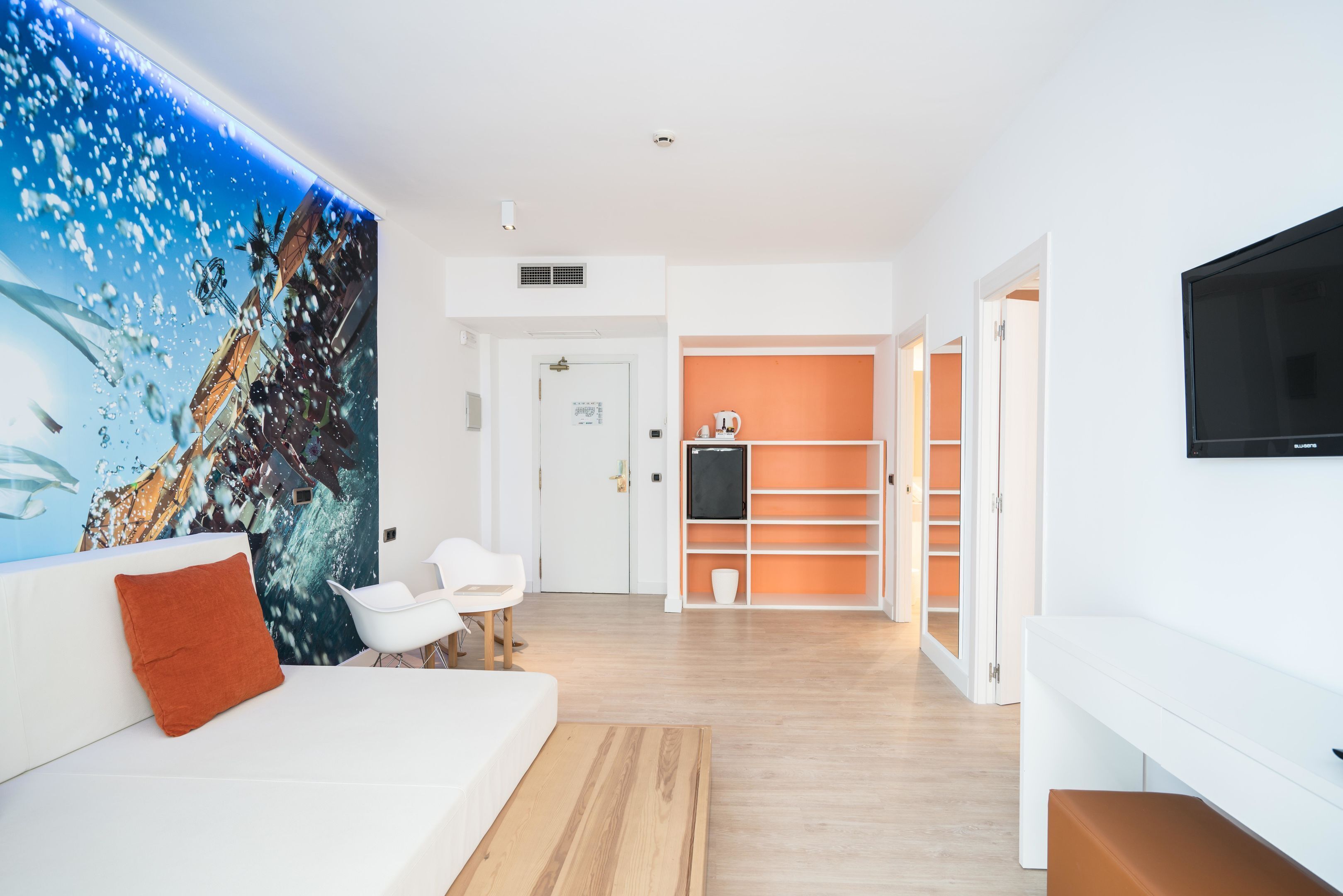 Suite Junior, balcon | Coffres-forts dans les chambres, Wi-Fi gratuit, draps fournis