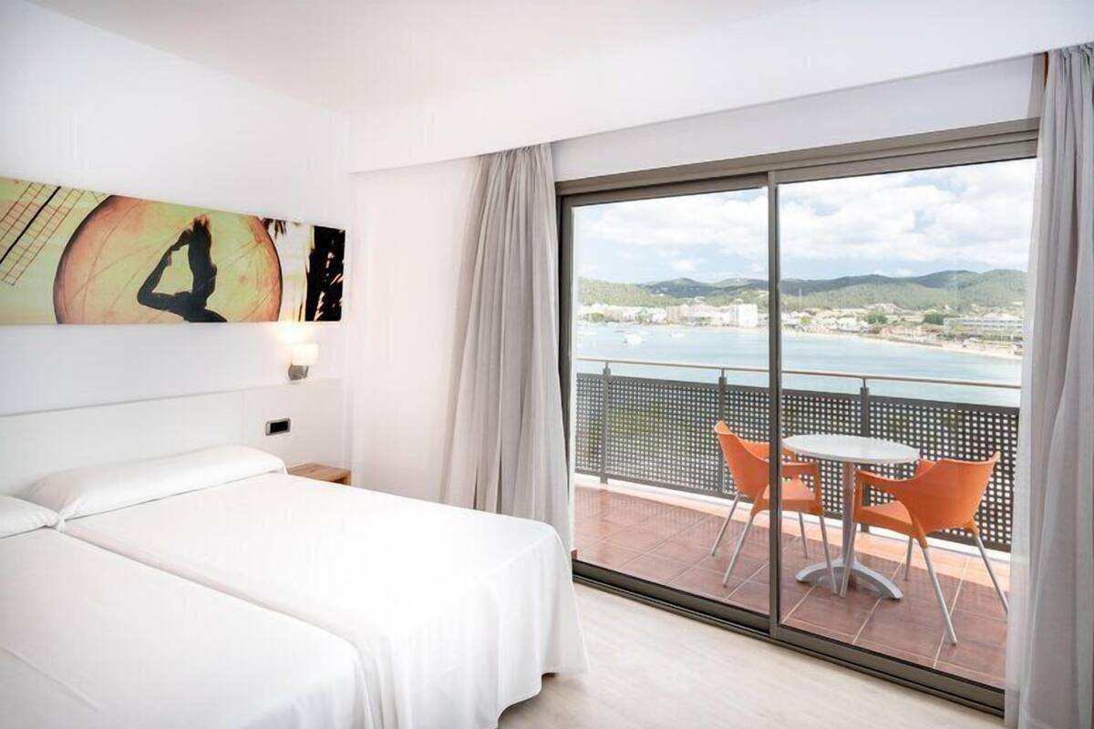Superior-Doppelzimmer, Balkon, Meerblick | Zimmersafe, kostenloses WLAN, Bettwäsche