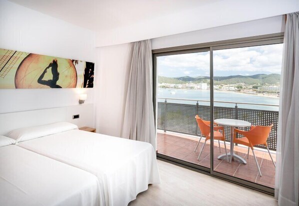 Superior Double Room, Balcony, Sea View | In-room safe, WiFi (free), bed sheets