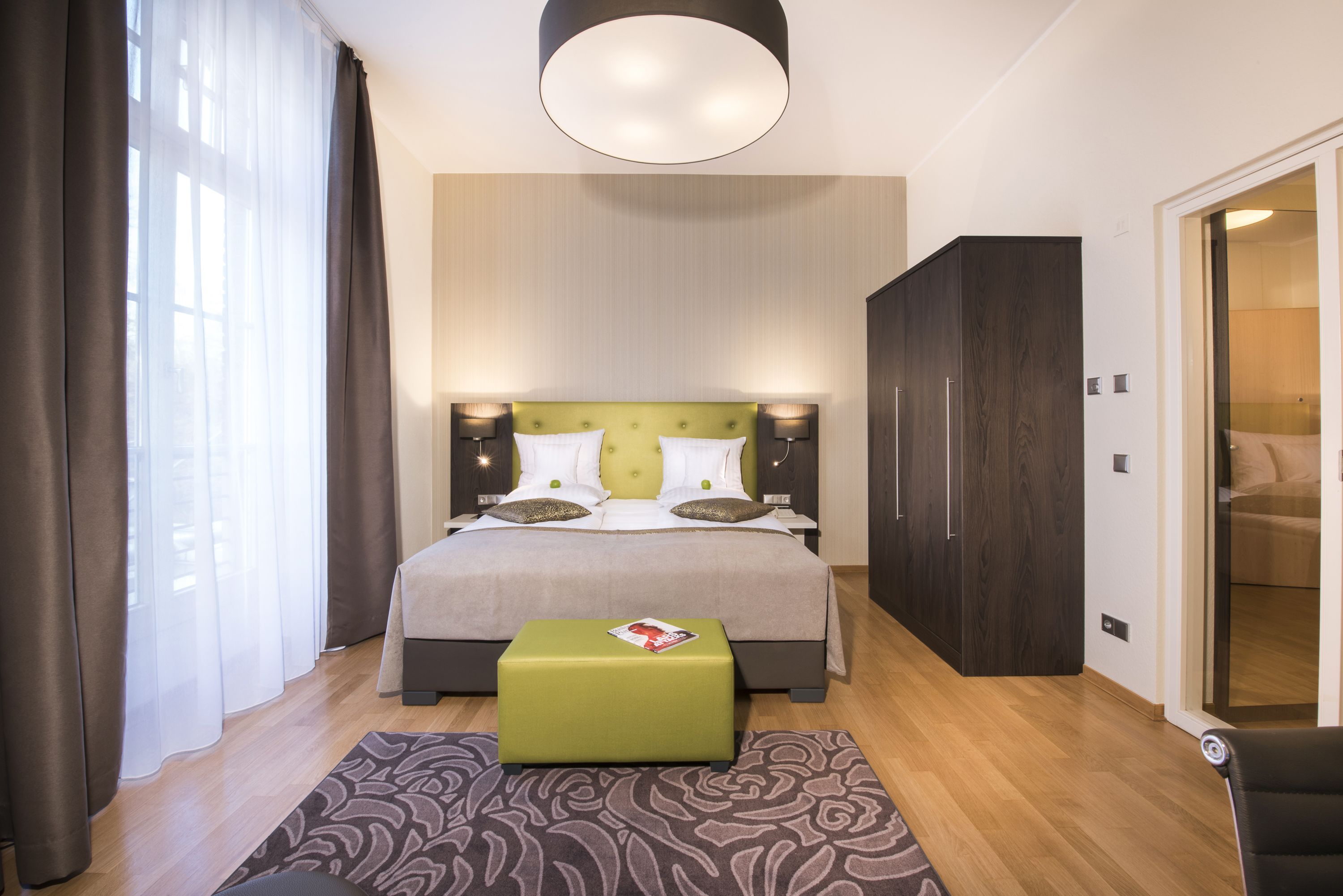 superior room | hypo-allergenic bedding, in-room safe, desk, laptop workspace