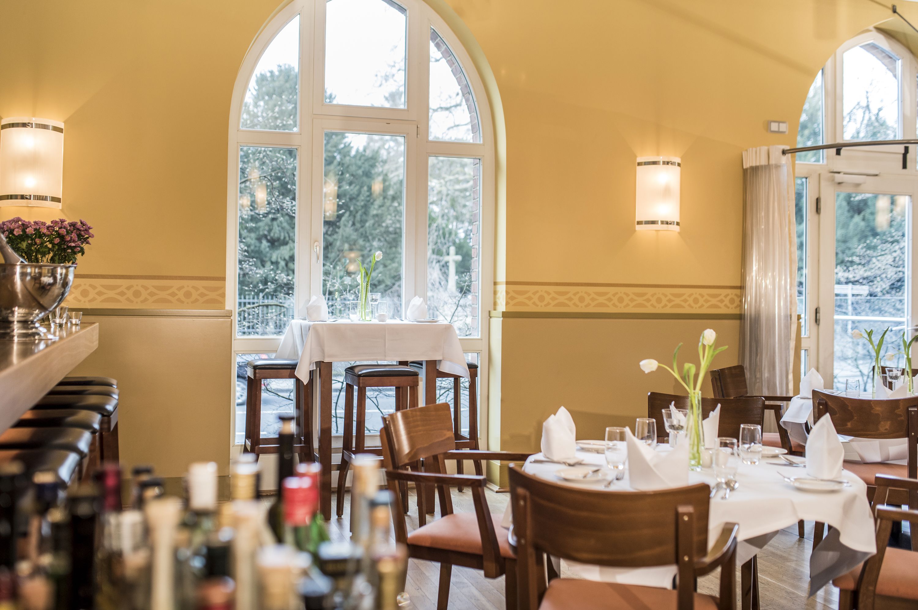 breakfast, lunch, dinner served; international cuisine, garden views