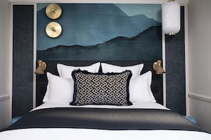 Superior Room | Premium bedding, in-room safe, desk, blackout drapes - Hôtel Gramont (Paris)