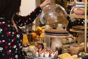 Daily cooked-to-order breakfast for a fee - Hôtel Gramont (Paris)