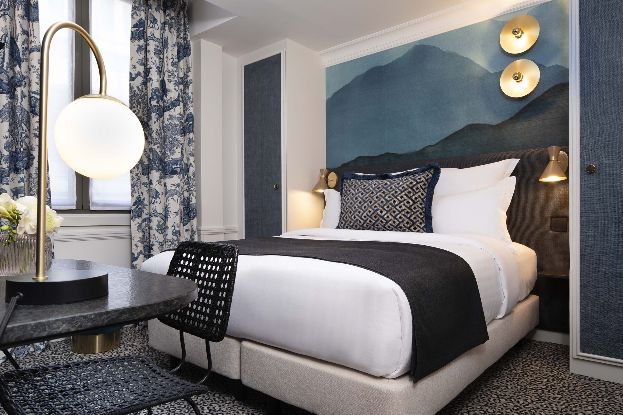 classic room | 5 bedrooms, premium bedding, in-room safe, desk