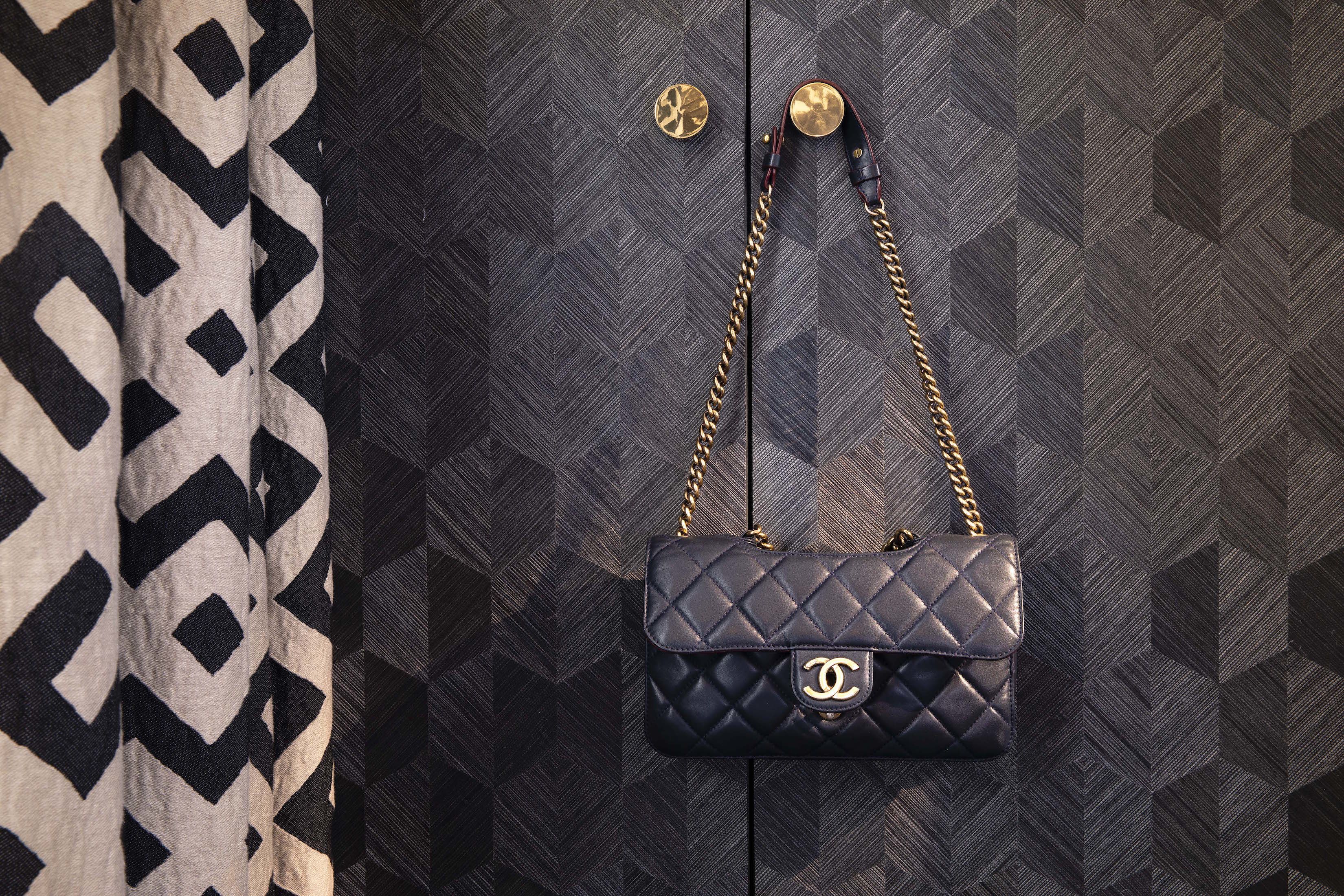 deluxe room | interior detail